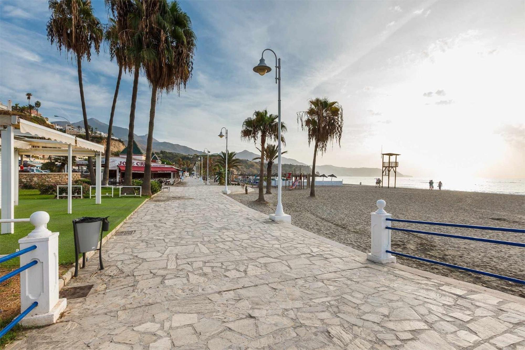 A&N Burriana Beach Nerja Buitenkant foto